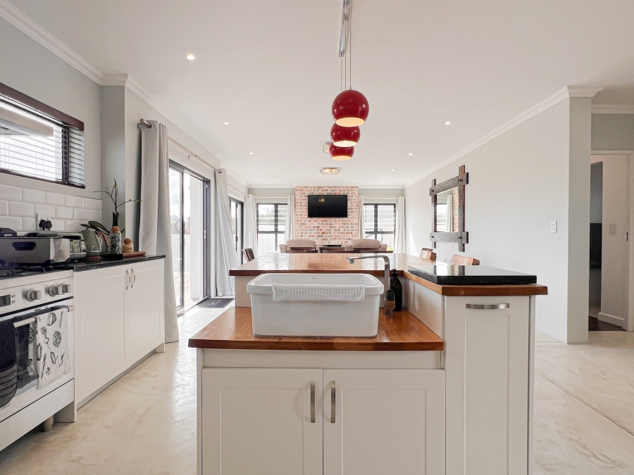 5 Bedroom Property for Sale in Myburgh Park Western Cape